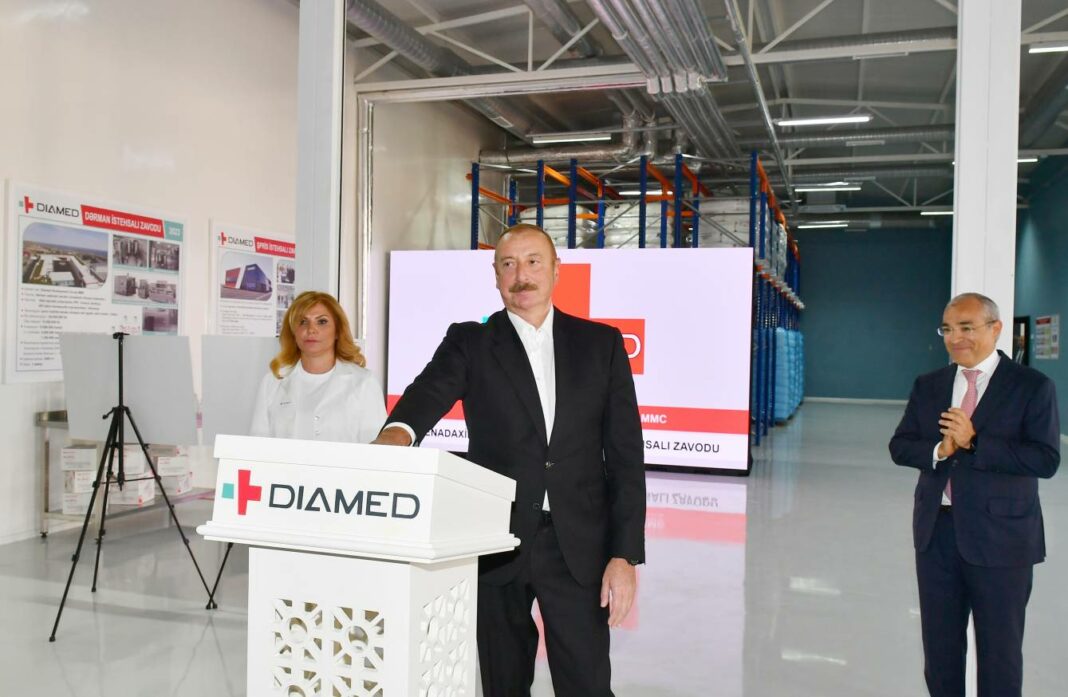 Президент Азербайджана ввел в строй фармацевтический завод Diamed в Баку